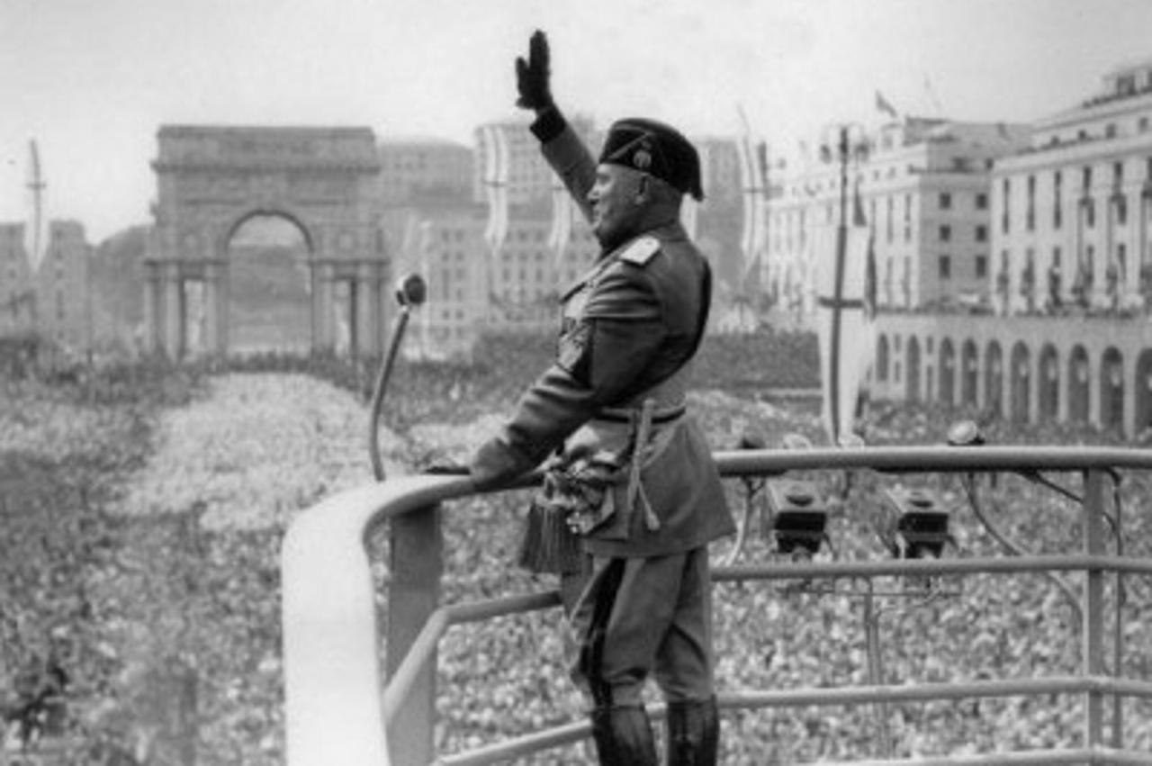 Mussolini govori