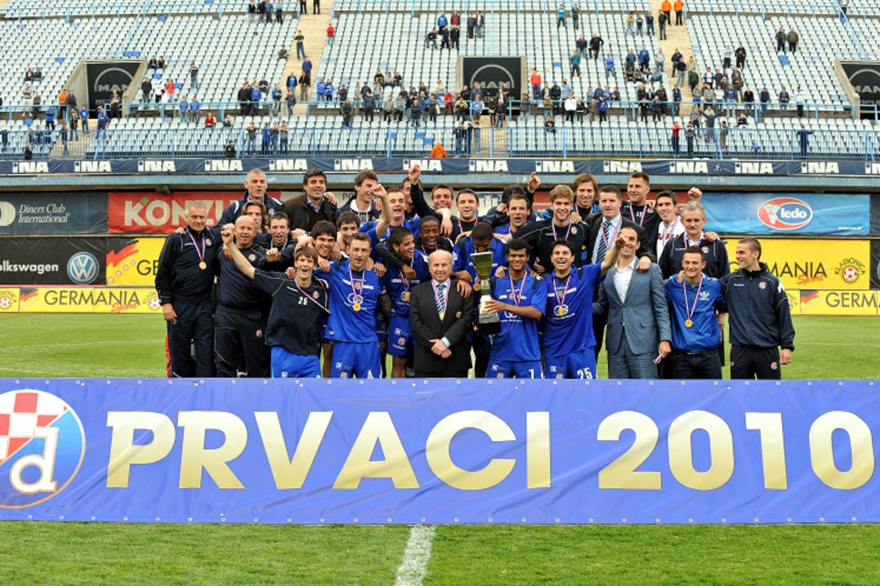 '13.05.2010., Zagreb - Nogometna utakmica zadnjeg 30. kola T-Com 1. HNL u kojoj se sastaju prvak NK Dinamo i NK Karlovac. Igraci i strucno vodstvo Dinama proslavilo je naslov prvaka u tuznoj atmosferi