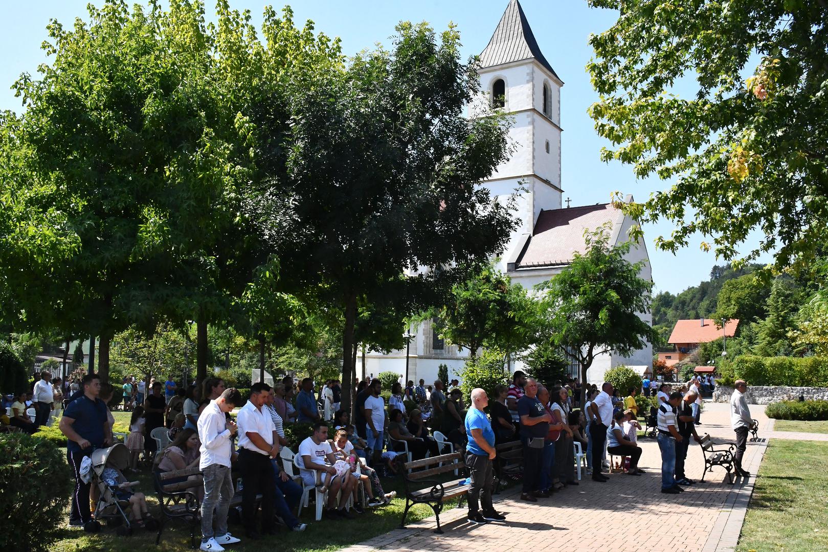 VOĆIN 

Gospin kip zajedno s crkvom nestao je u ruševini 1991. No, Providnost je htjela da je voćinski župnik Josip Martinac 1940. staru sliku voćinske Gospe, Majke od utočišta iz 18. stoljeća pohranio u Dijecezanski muzej u Zagrebu. Ona je 21. kolovoza 1999. u procesiji pješaka iz Požege svečano vraćena u Voćin.