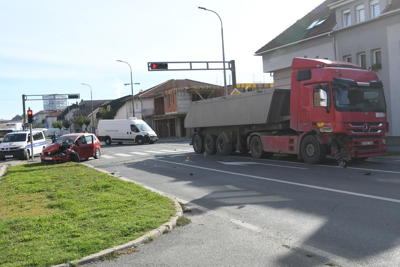 Bjelovar: Dvije osobe ozlijeđene u sudaru automobila i kamiona