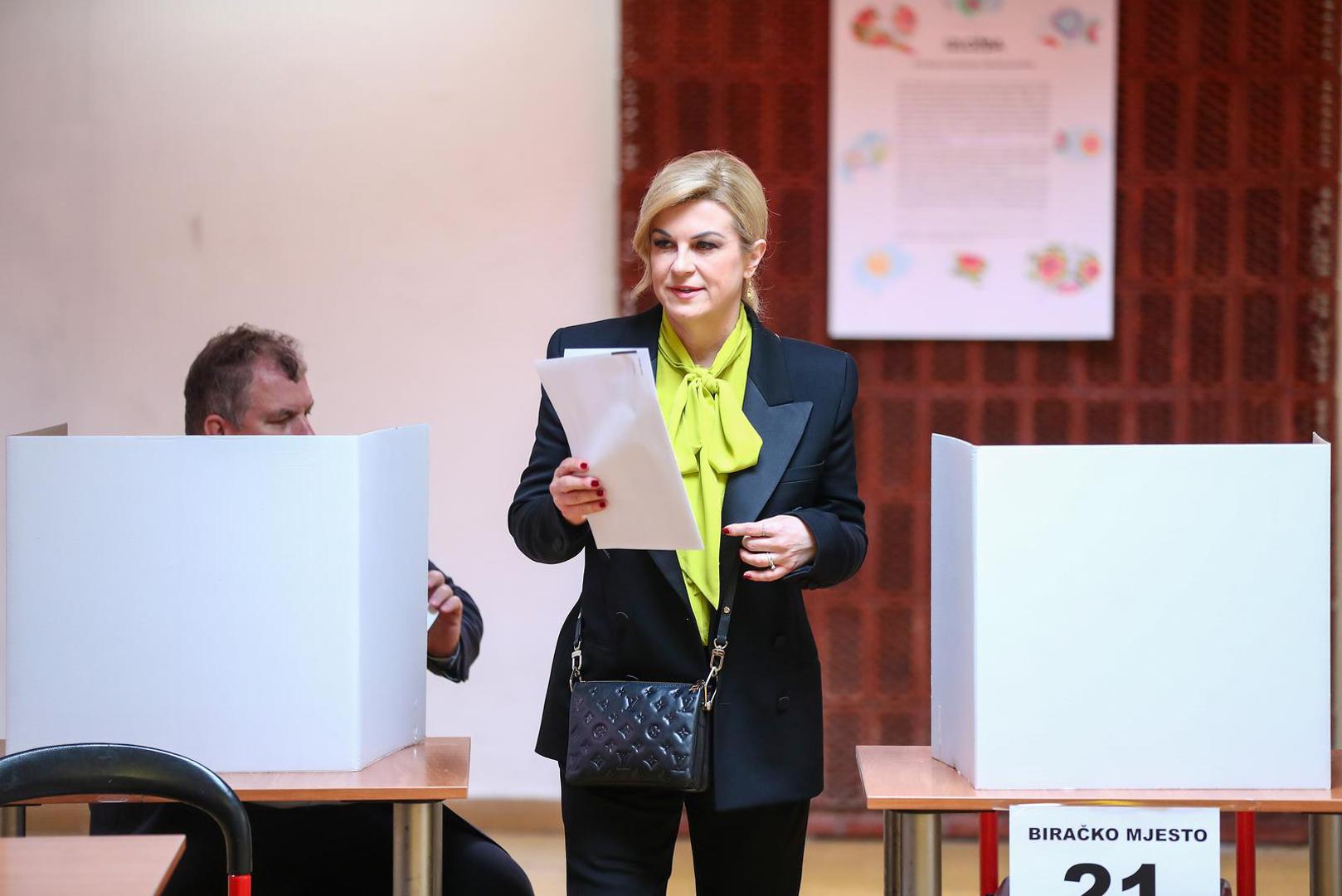 09.06.2024., Zagreb -  Na birackom mjestu br 21: Osnovna skola Matka Laginje svoju glasacku duznost obavila je Kolinda Grabar Kitarovic sa suprugom Jakovom. Photo: Matija Habljak/PIXSELL