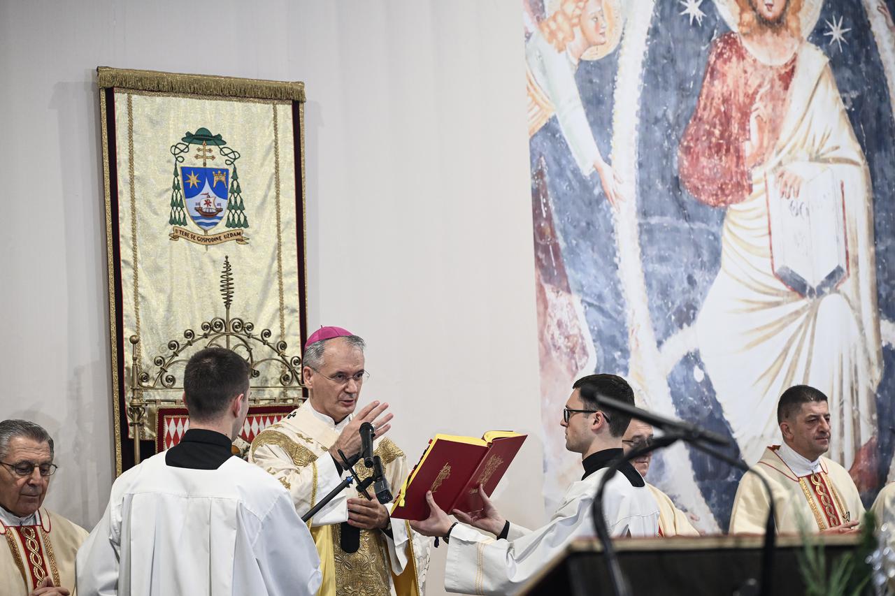 Zagreb: Nadbiskup Kutleša predvodio misu polnocku