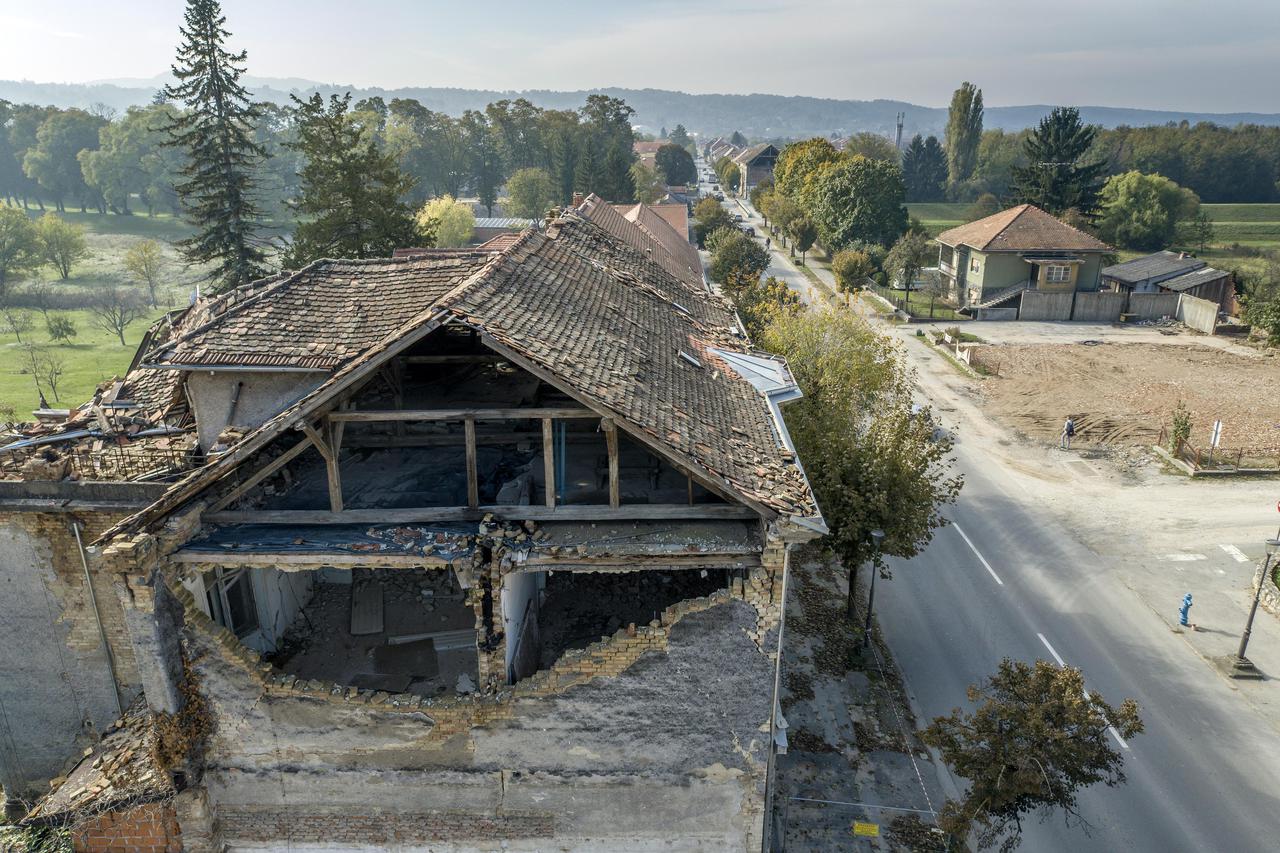 Pogled iz zraka na razrušenu Petrinju