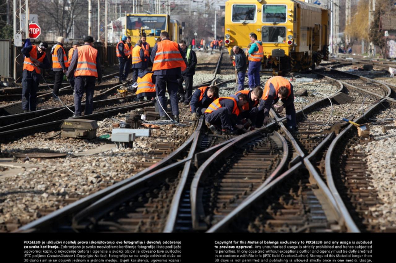 '04.03.2013., Zagreb - Na Glavnom kolodvoru u tijeku su radovi na zamjeni signalnog sustava, zbog kojiih je sav putnicki promet preusmjeren na okolne kolodvore. Radovi bi trebali trajati do 11. ozujka