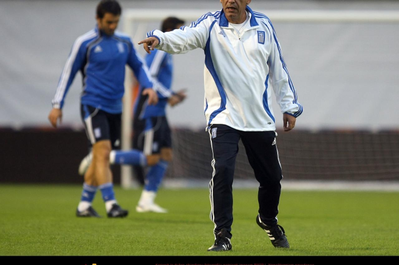 '06.09.2010.,Zagreb - Trening nogometne reprezentacije Grcke na maksimirskom stadionu uoci susreta s Hrvatskom. Trener Fernando Santos. Photo: Jurica Galoic/PIXSELL'