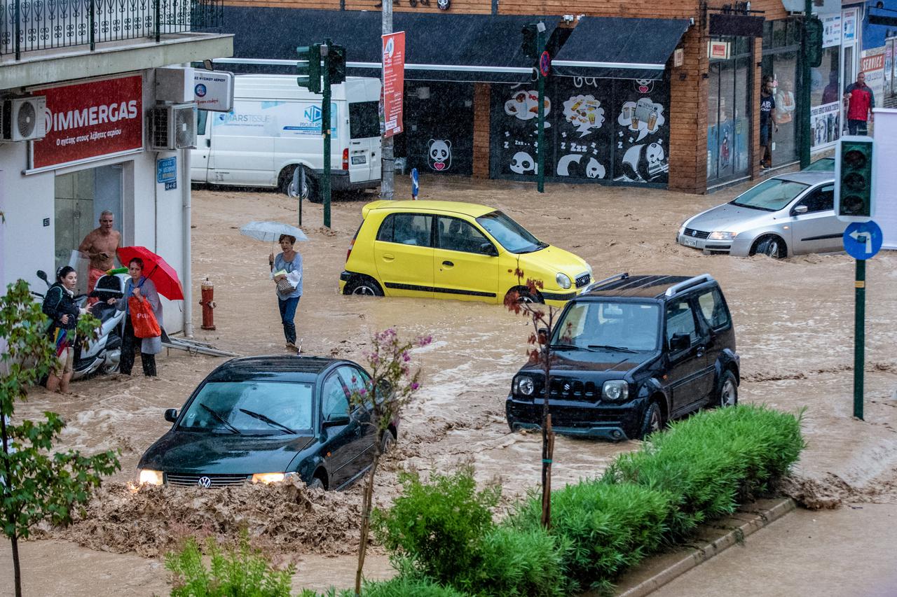 Storm hits central Greece