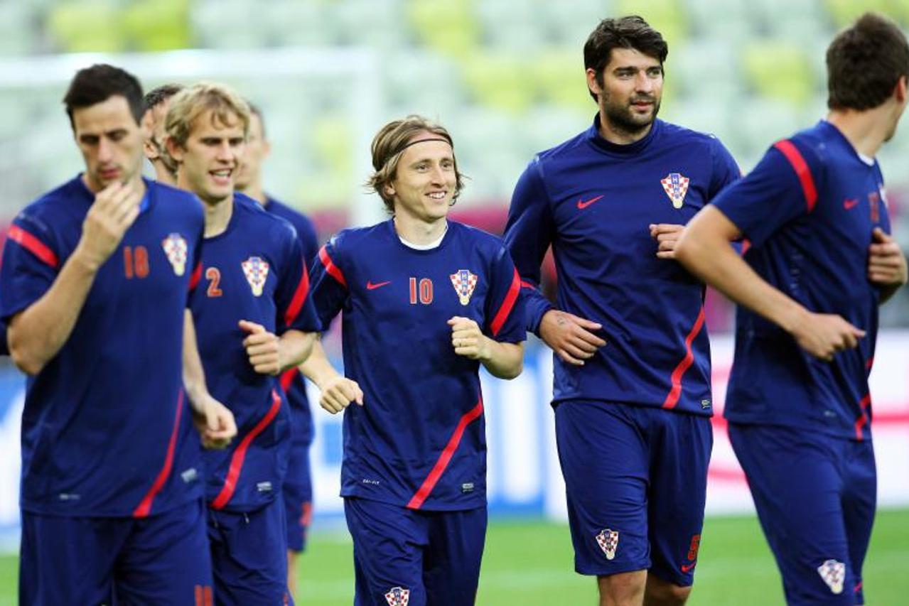 '17.06.2012., Gdanjsk - Trening hrvatske nogometne reprezentacije dan prije trece utakmice na Europskom prvenstvu protiv reprezentacije Spanjolske u Areni Gdanjsk. Luka Modric, Vedran Corluka. Photo: 