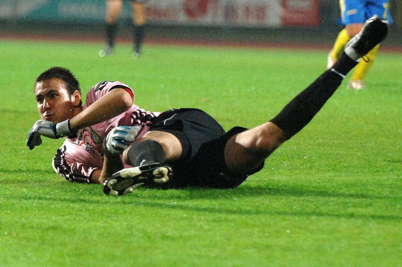 'SPORT- 18.09.09., Cakovec, Hrvatska-  NK Medjimurje-Inter, 8. kolo 1. HNL. Matej Delac, vratar NK Intera mislima je vec na Stanford Bridgeu u Chelsea. Photo: Vjeran Zganec-Rogulja/VLM'