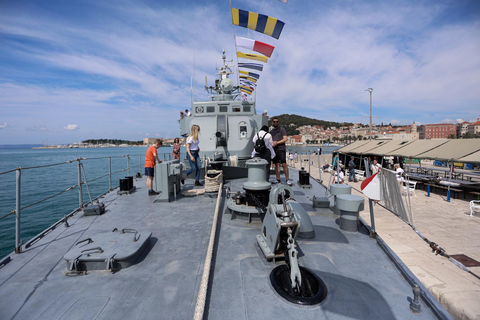 Na gatu sv. Nikole u Splitu su izložena danas dva broda Hrvatske ratne mornarice - Petar Krešimir IV. i Omiš.
