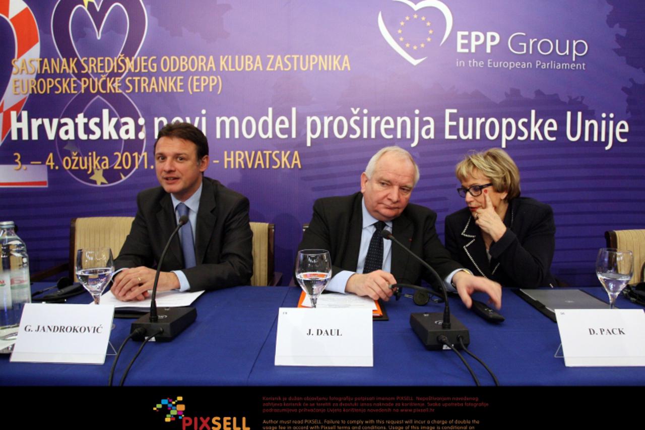 \'04.03.2011., hotel Regent Esplanade, Zagreb - Potpredsjednik Vlade i ministar vanjskih poslova i europskih integracija Gordan Jandrokovic, predsjednik Kluba zastupnika EPP-a u Europskom parlamentu J