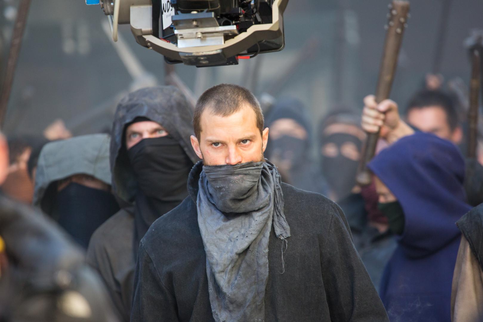 Jamie Dornan na setu filma Robin Hood - Origin