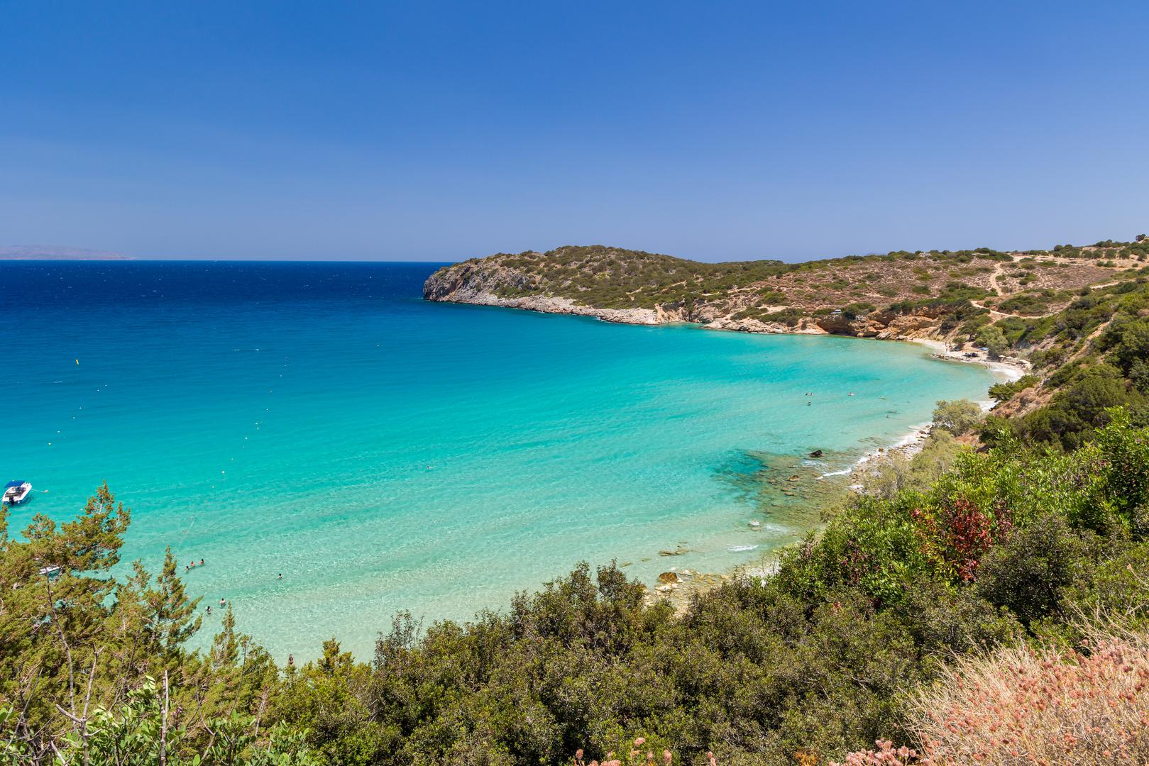 Grčka mjesta za odmor nalaze se među prvih 30 više od bilo koje druge zemlje, zauzimajući sedam mjesta na popisu. Plaža Voulisma na Kreti nalazi se na šestom mjestu, što možda nije iznenađenje za one koji su je posjetili, budući da ultrabijeli pijesak i jarko tirkizno more čine savršenu sliku, kao s razglednice.