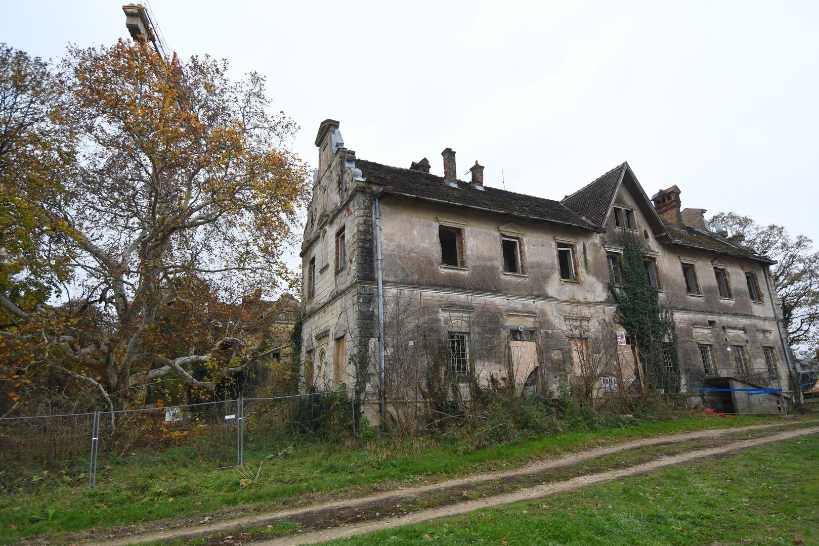 Varaždinska županija usto provodi i projekt "Arboretum Opeka – održiva zelena destinacija", vrijedan oko 10,3 milijuna eura te sufinanciran sredstvima EU. Do sredine 2026. godine uredit će se staze, klupe, stolovi, vrtni paviljoni, dječja igrališta.
