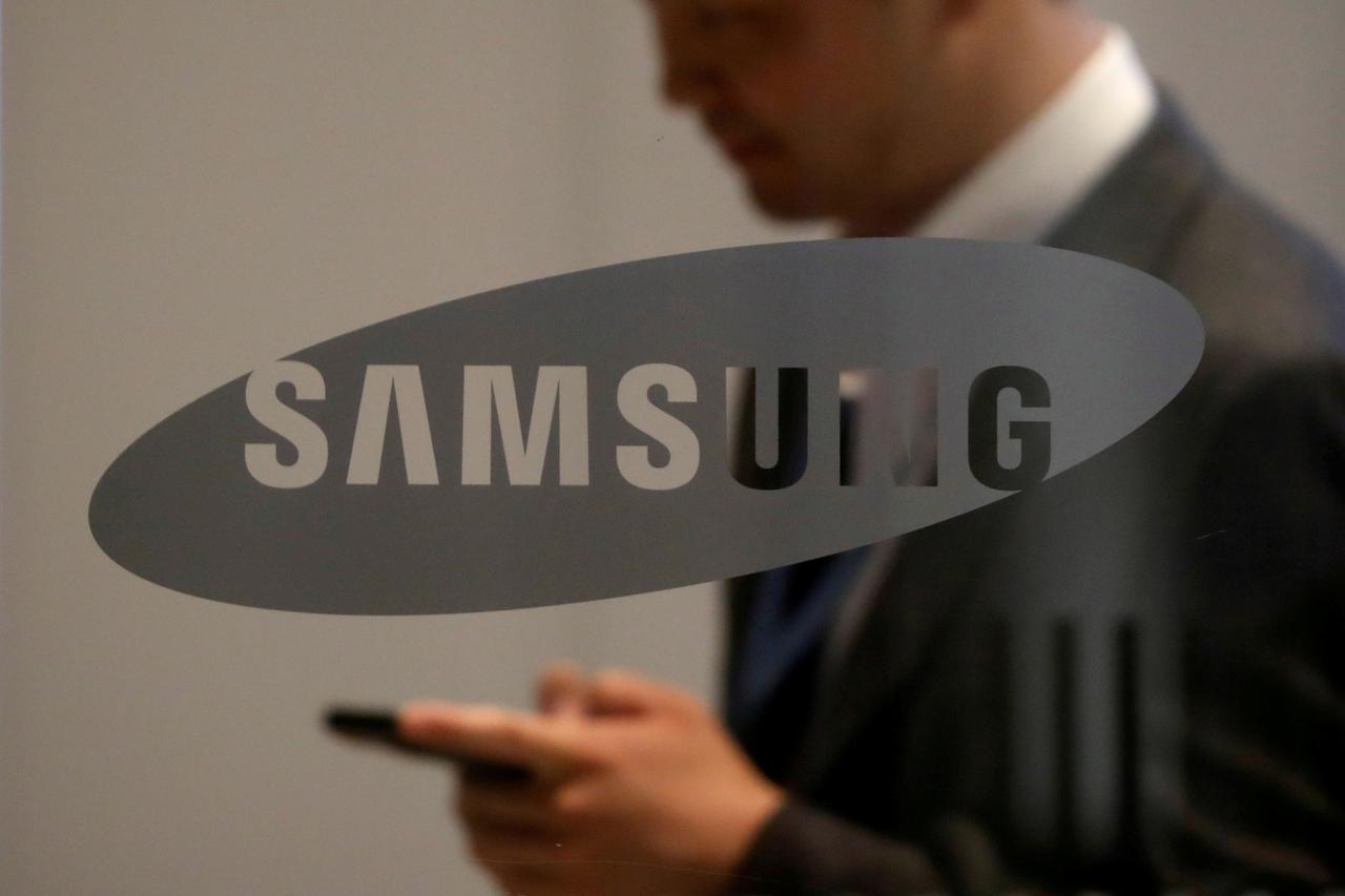 FILE PHOTO: The logo of Samsung Electronics is seen at its office building in Seoul