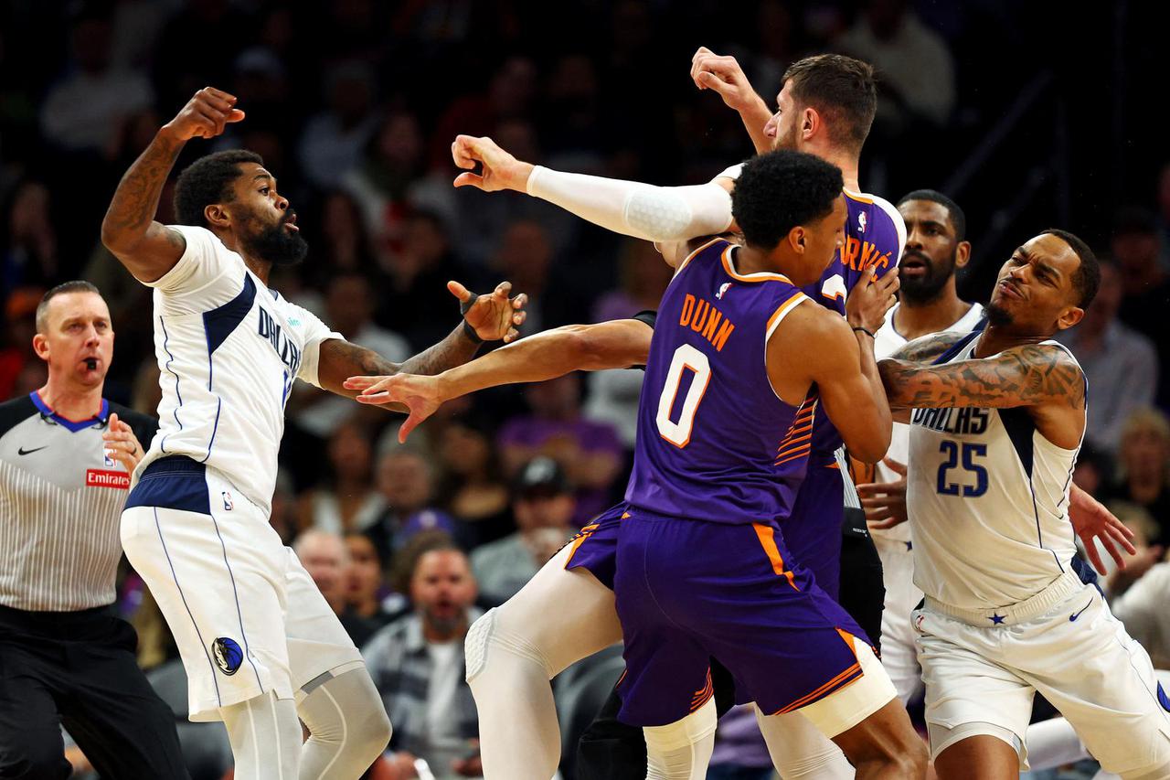 NBA: Dallas Mavericks at Phoenix Suns