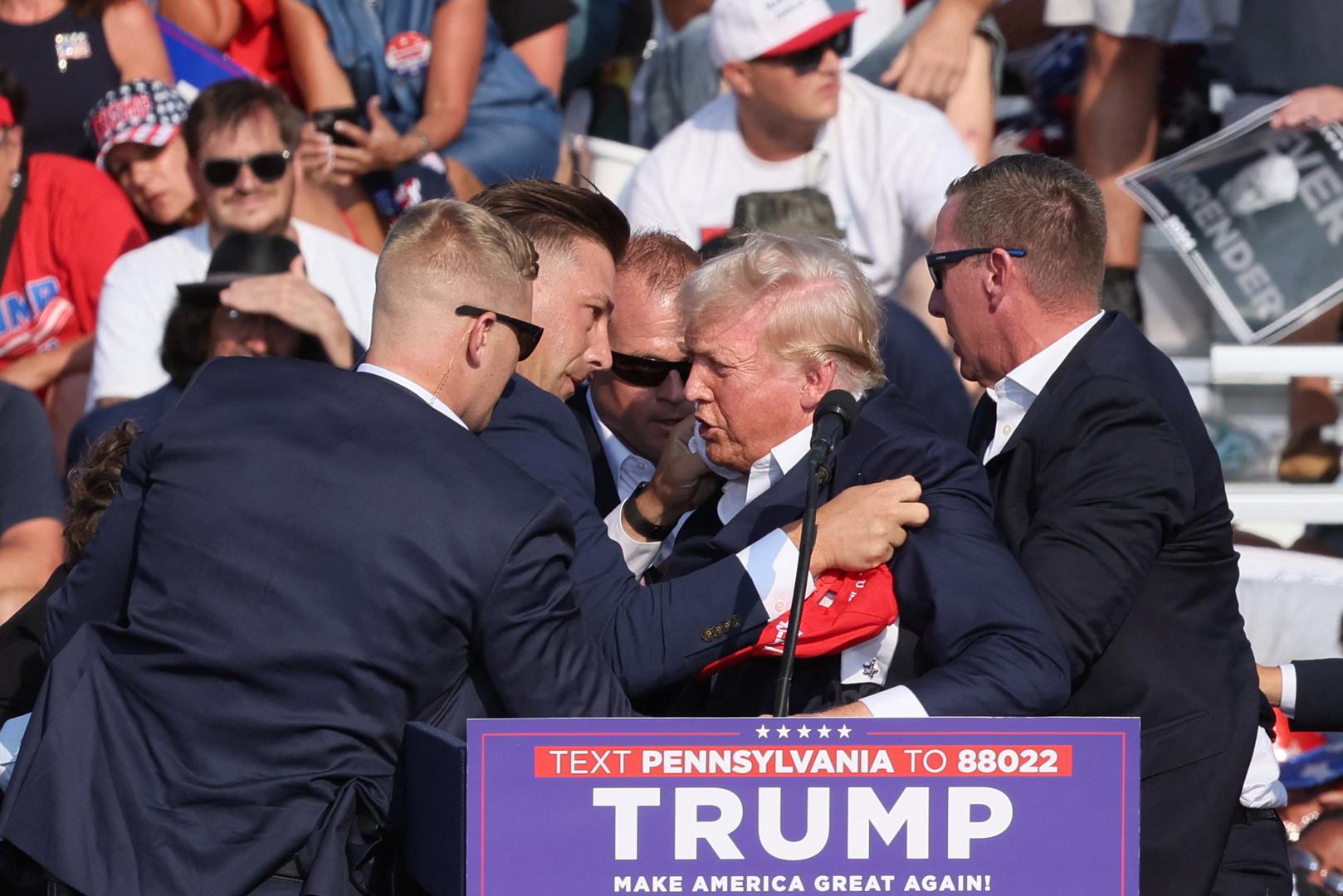 Republican presidential candidate and former U.S. President Donald Trump is assisted by guards during a campaign rally at the Butler Farm Show in Butler, Pennsylvania, U.S., July 13, 2024. REUTERS/Brendan McDermid Photo: BRENDAN MCDERMID/REUTERS