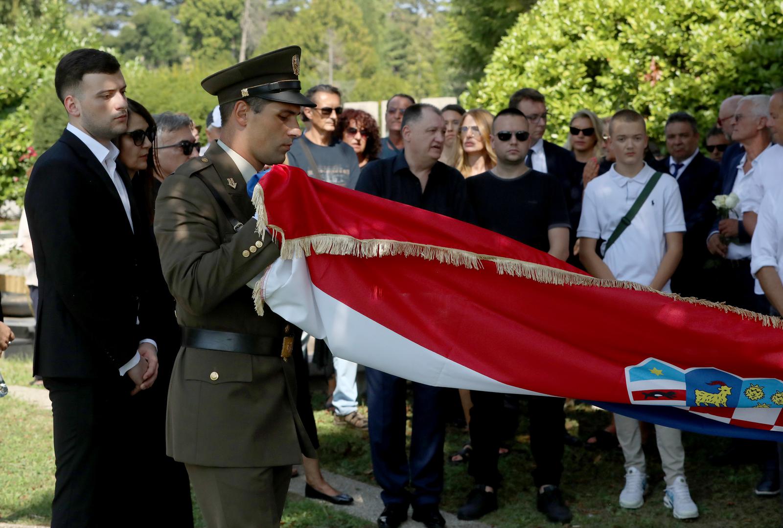 ''Bio je najbolja osoba koju sam poznavala'', kroz suze je tijekom govora izrekla Biljana Borzan, europarlamentarka i Matićeva dugogodišnja kolegica u SDP-u. 