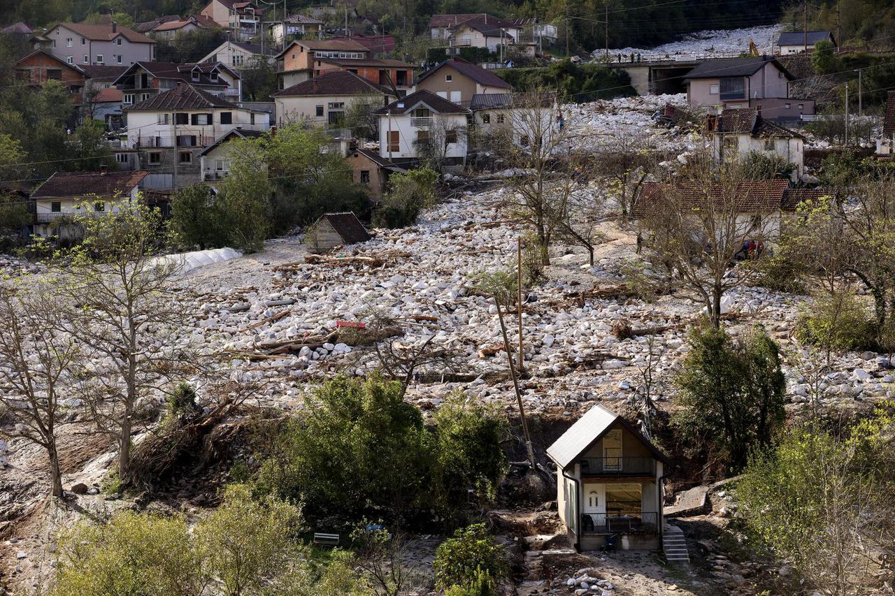 Donja Jablanica: Pripadnici Civilne zaštite pretražuju područje