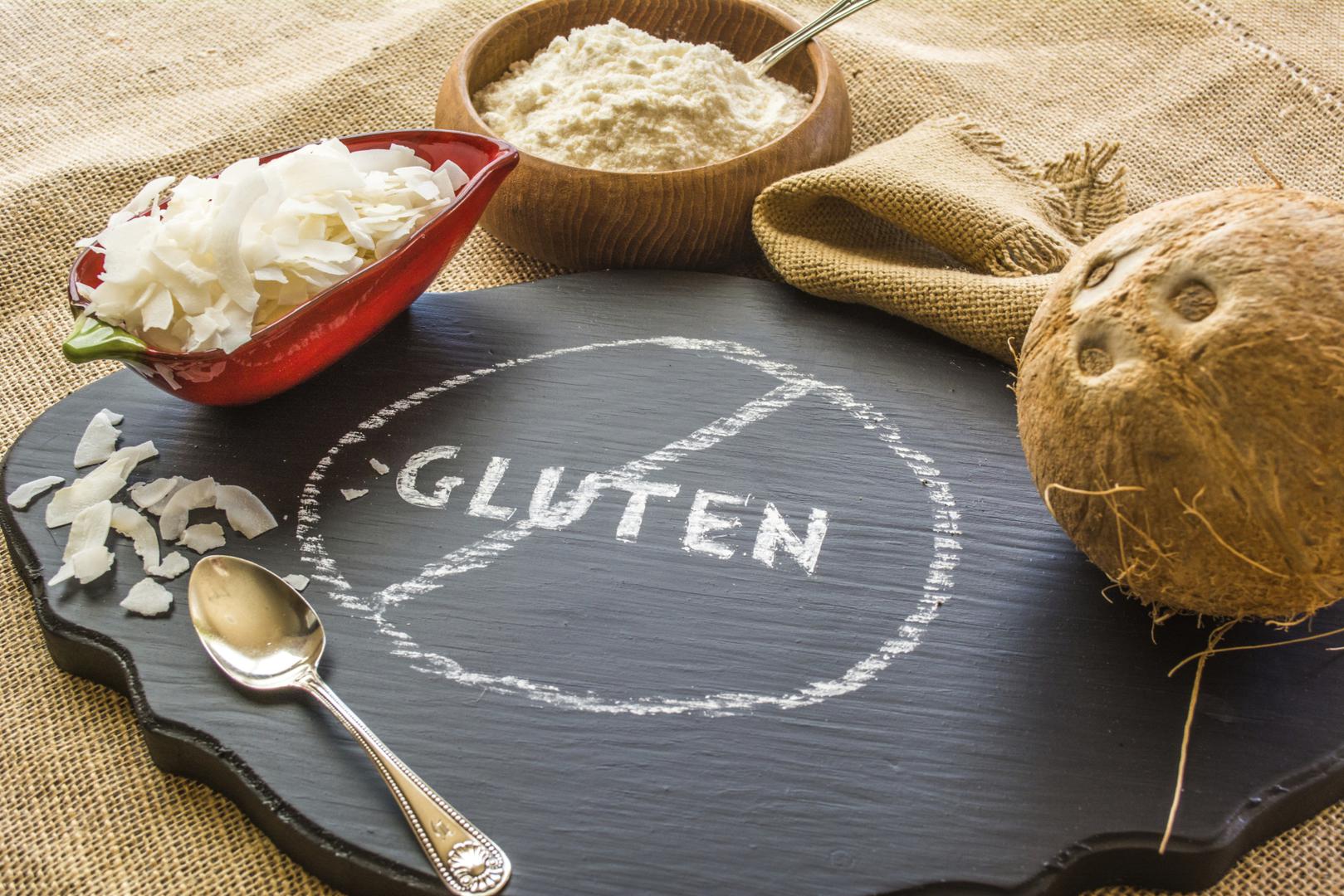 Svrbež i osip - Perut nije jedini pokazatelj da je možda riječ o alergijskoj reakciji. Osobe koje su osjetljive na gluten sklone su raznim oblicima kožnih osipa. Ti osipi su praćeni jakim svrbežom pa se osobe često češću toliko jako da na koži ostaju crveni tragovi. 