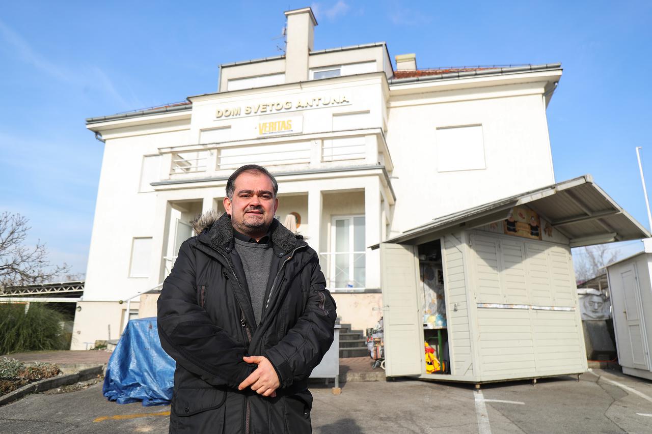  Zagreb: Voditelj pučke kuhinje na zagrebačkom Svetom Duhu fra Vladimir Vidović, arhiva