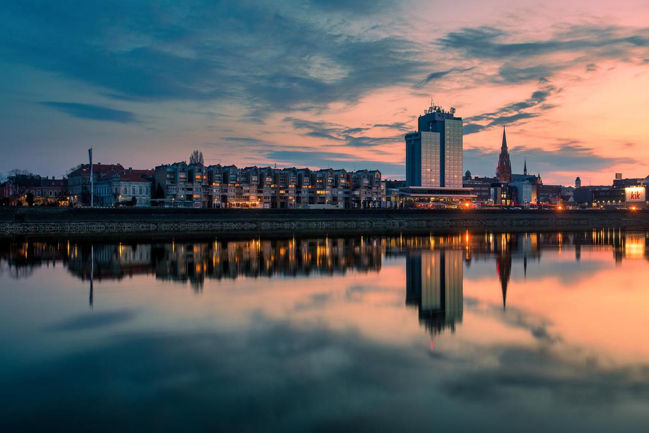 Panorama grada Osijeka u večernjim satima