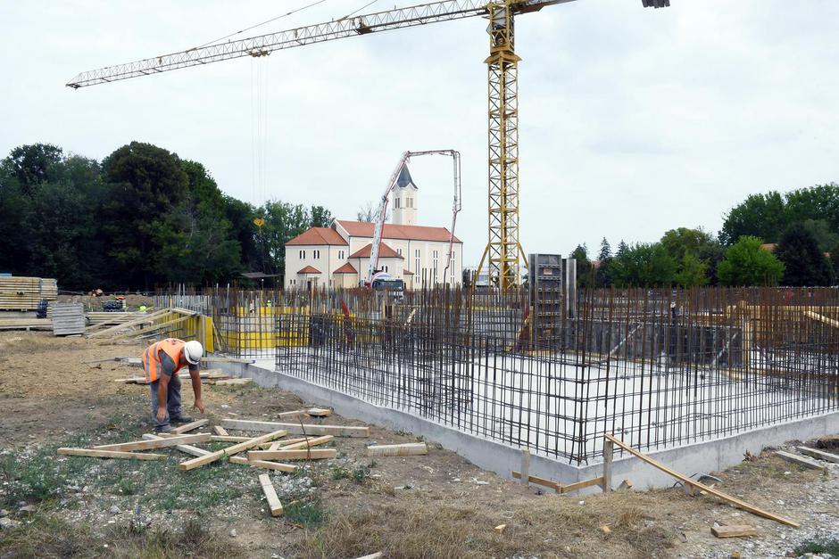 Glina: Gradi se stambena zgrada za stanovnike potresom pogođenih područja