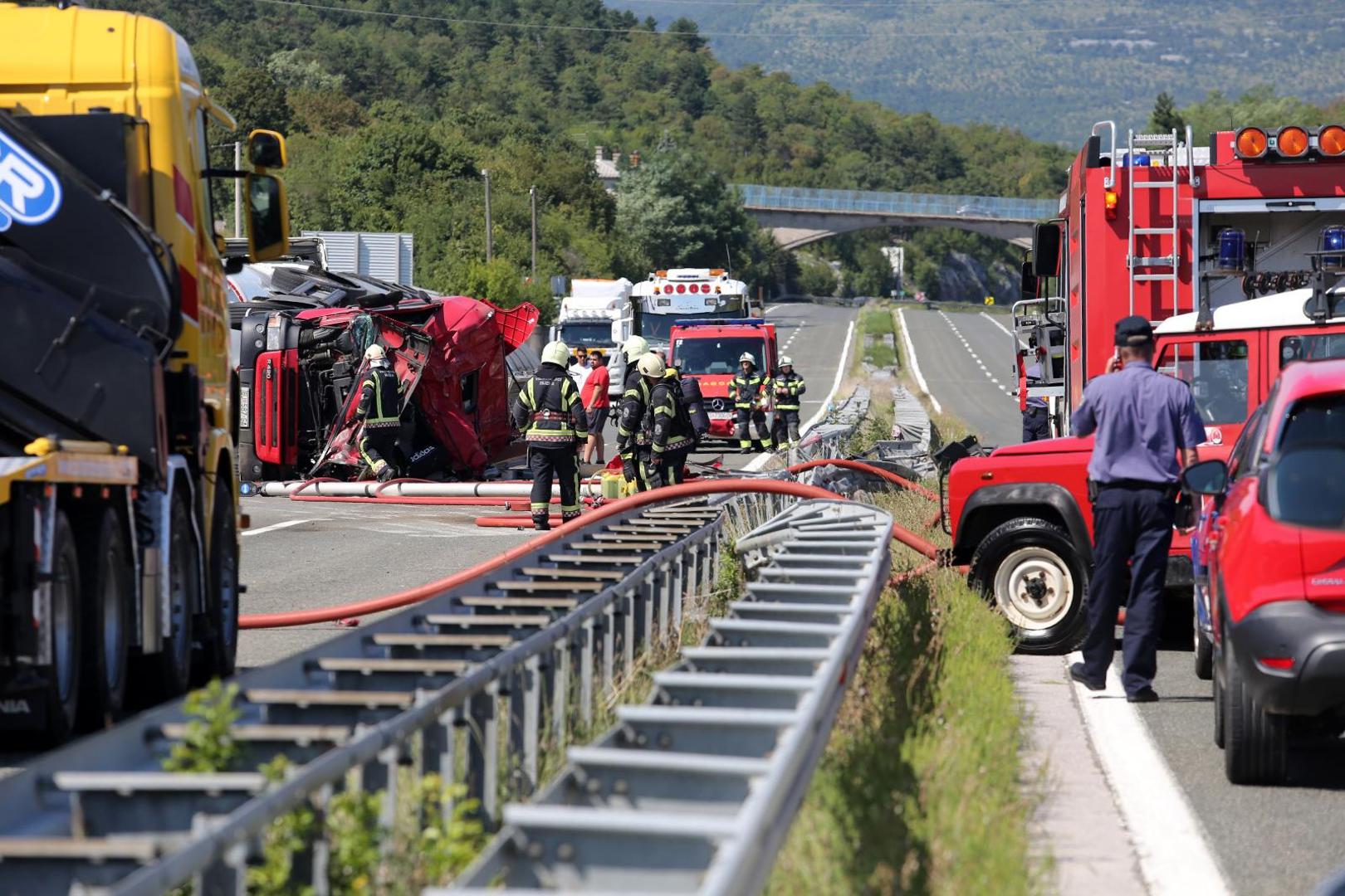 24.08.2020., Rijeka - Kamion cisterna prevrnula se na autocesti Rijeka - Zagreb kod benzinske crpke na Cavlima.
Photo: Goran Kovacic/PIXSELL