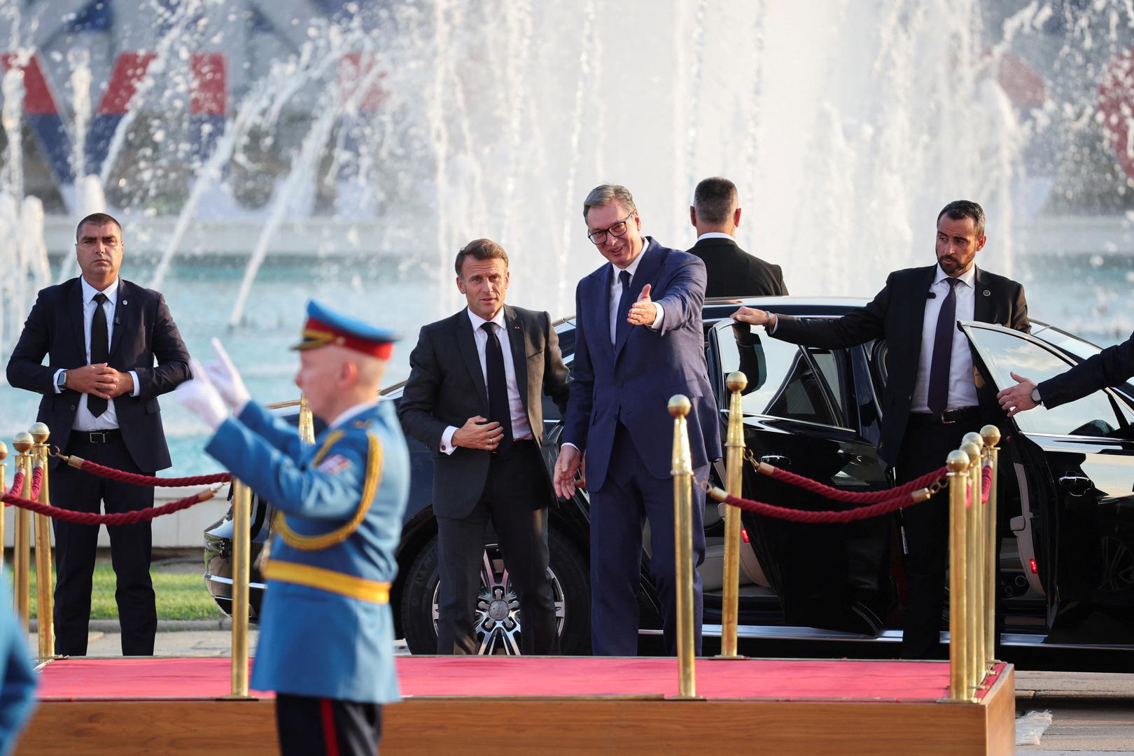 Serbian President Aleksandar Vucic receives French President Emmanuel Macron outside the Palace of Serbia building in Belgrade, Serbia, August 29, 2024. REUTERS/Djordje Kojadinovic Photo: DJORDJE KOJADINOVIC/REUTERS