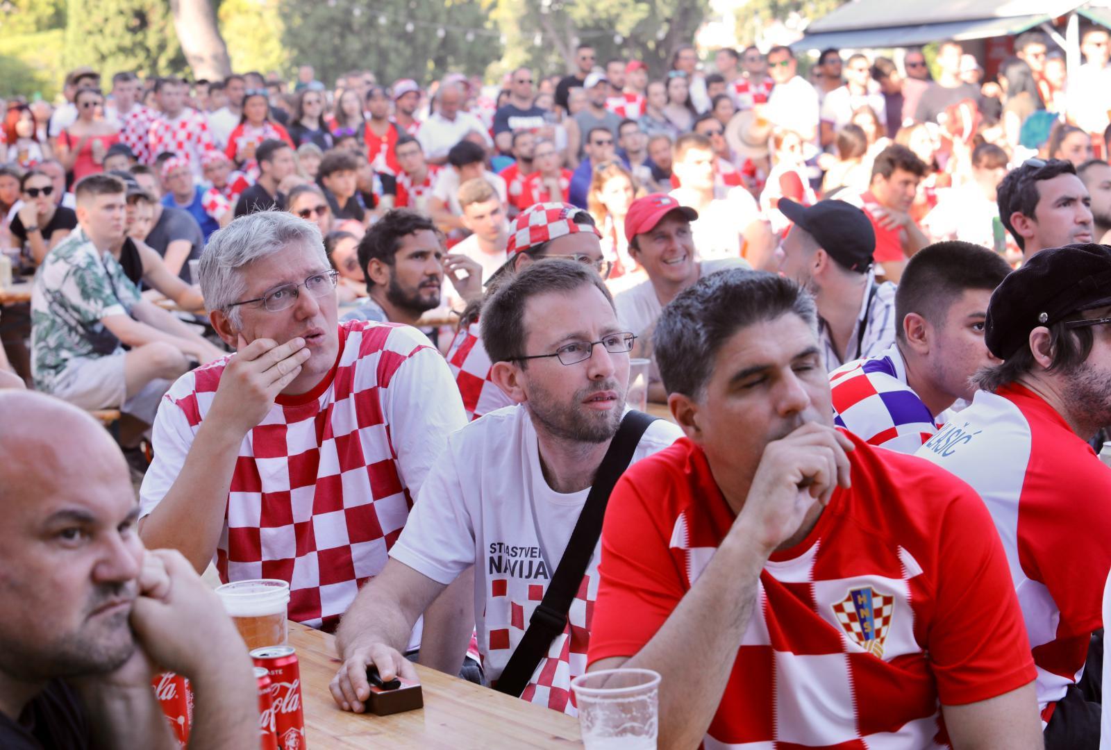 28.06.2021.,Split - Navijaci u fan zoni na splitskom Zvoncacu prate utakmicu izmedju Hrvatske i Spanjolske.
Photo:Ivo Cagalj/PIXSELL