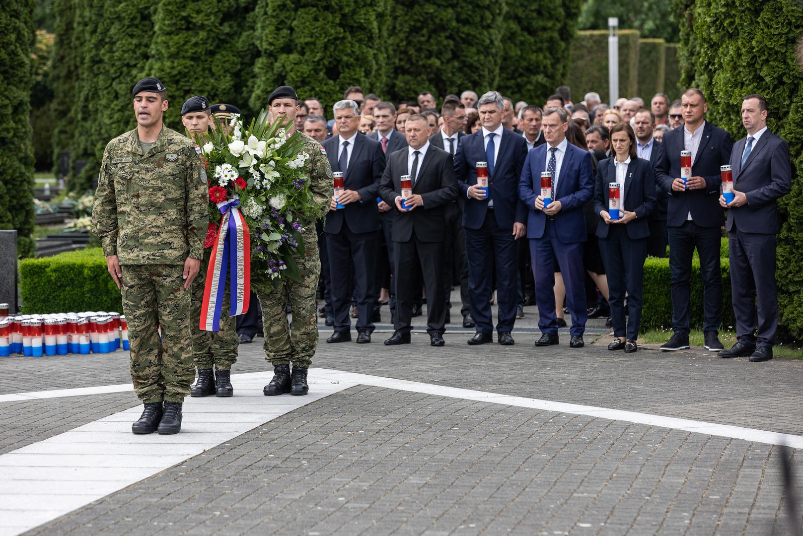 30.05.2022., Vukovar - Odavanje pocasti poginulim, nestalim, ubijenim i umrlim hrvatskim braniteljima na Memorijalnom groblju zrtava iz Domovinskog rata u Vukovaru povodom obiljezavanja Dana drzavnosti. Photo: Davor Javorovic/PIXSELL