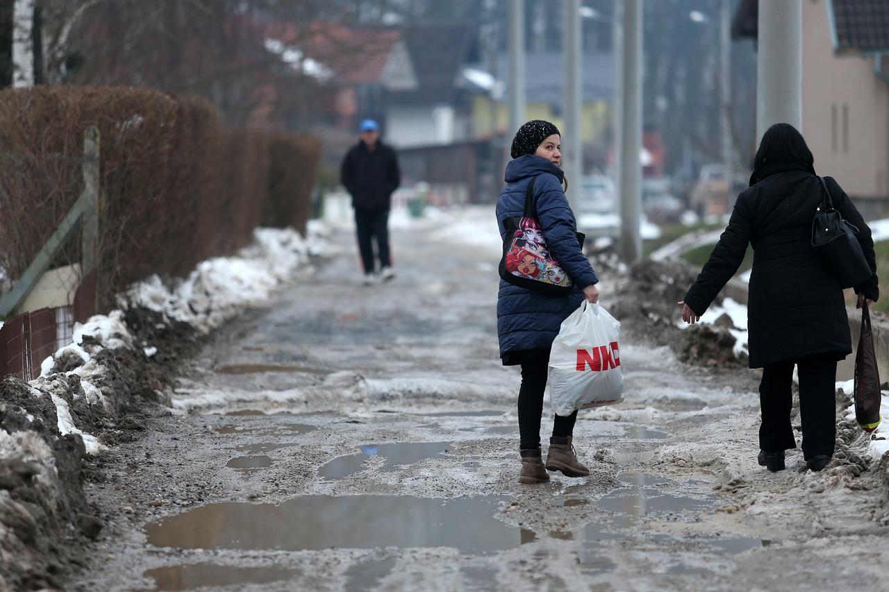 11.02.2015., Zagreb - Stanari Branovecke ceste u sporu zbog infrastrukture. Photo: Slavko Midzor/PIXSELL