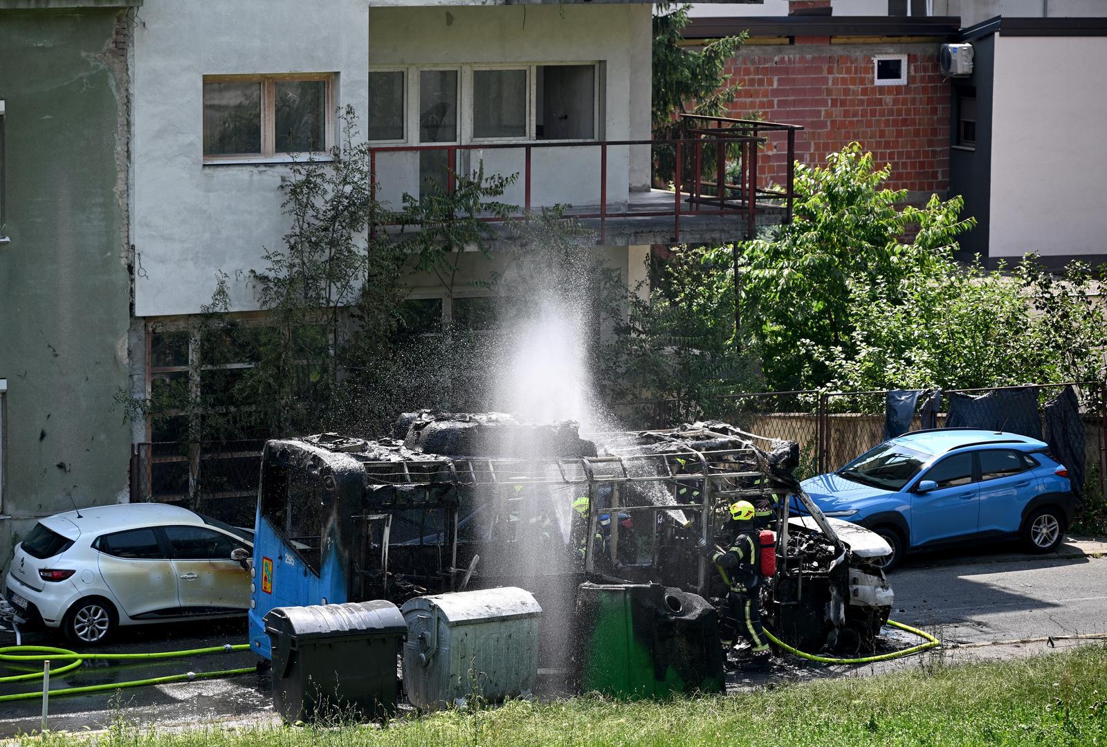 19.06.2023., Zagreb - U Hercegovackoj ulici planuo autobus ZET-a. ostecena okolna vozila i kontejneri. Photo: Davor Puklavec/PIXSELL