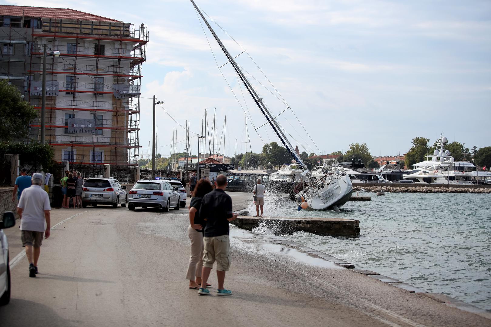 08.08.2024., Zadar - Nakon nevremena koje je nocas pogodilo Zadar nasukala se jedrilica. Photo: Sime Zelic/PIXSELL