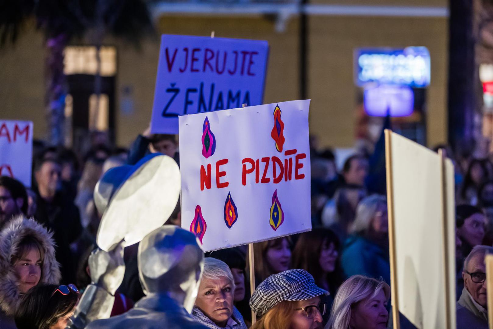 08.03.2024., Split - U organizaciji udruge Domine na nocnom marsu okupile su se mnogobrojne splitske zene. Photo: Zvonimir Barisin/PIXSELL