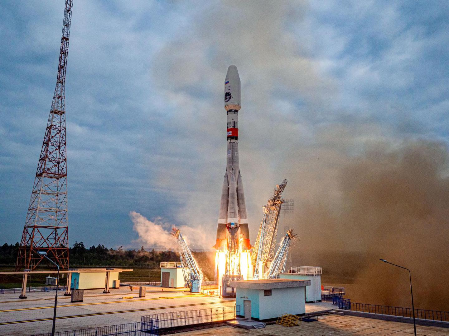 A Soyuz-2.1b rocket booster with a Fregat upper stage and the lunar landing spacecraft Luna-25 blasts off from a launchpad at the Vostochny Cosmodrome in the far eastern Amur region, Russia, August 11, 2023. Roscosmos/Vostochny Space Centre/Handout via REUTERS ATTENTION EDITORS - THIS IMAGE HAS BEEN SUPPLIED BY A THIRD PARTY. MANDATORY CREDIT. Photo: Roscosmos/REUTERS