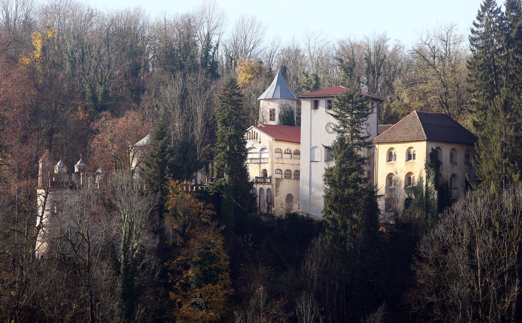 Ljepotu starog Bosiljeva ne može sakriti ni bujni krajolik