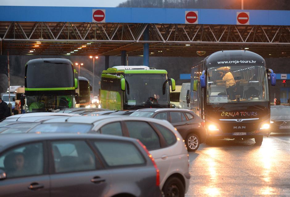 Velike gužve na graničnom prjelazu Macelj zbog koronavirusa