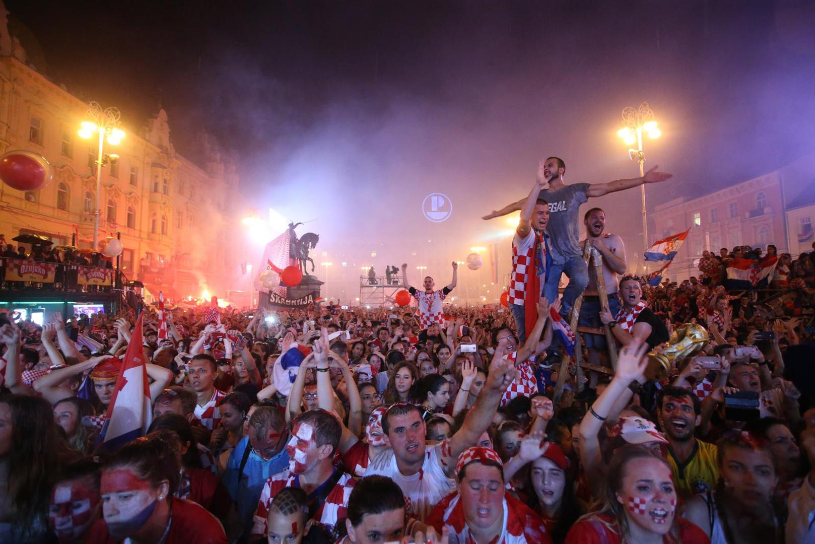 16.07.2018.., Zagreb - Docek srebrnih Vatrenih nogometasa sa SP u Rusiji u fan zoni "Budi ponosan" na Trgu bana Josipa Jelacica. "nPhoto: Goran Stanzl/PIXSELL 