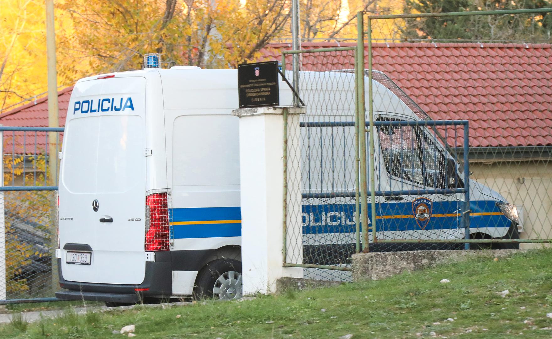 17.12.2023., Sibenik - U policijskom kombiju priveden je vozac koji je bio u bjegu nakon sto je sinoc u Tribunju pregazio djevojku (18) Photo: Dusko Jaramaz/PIXSELL