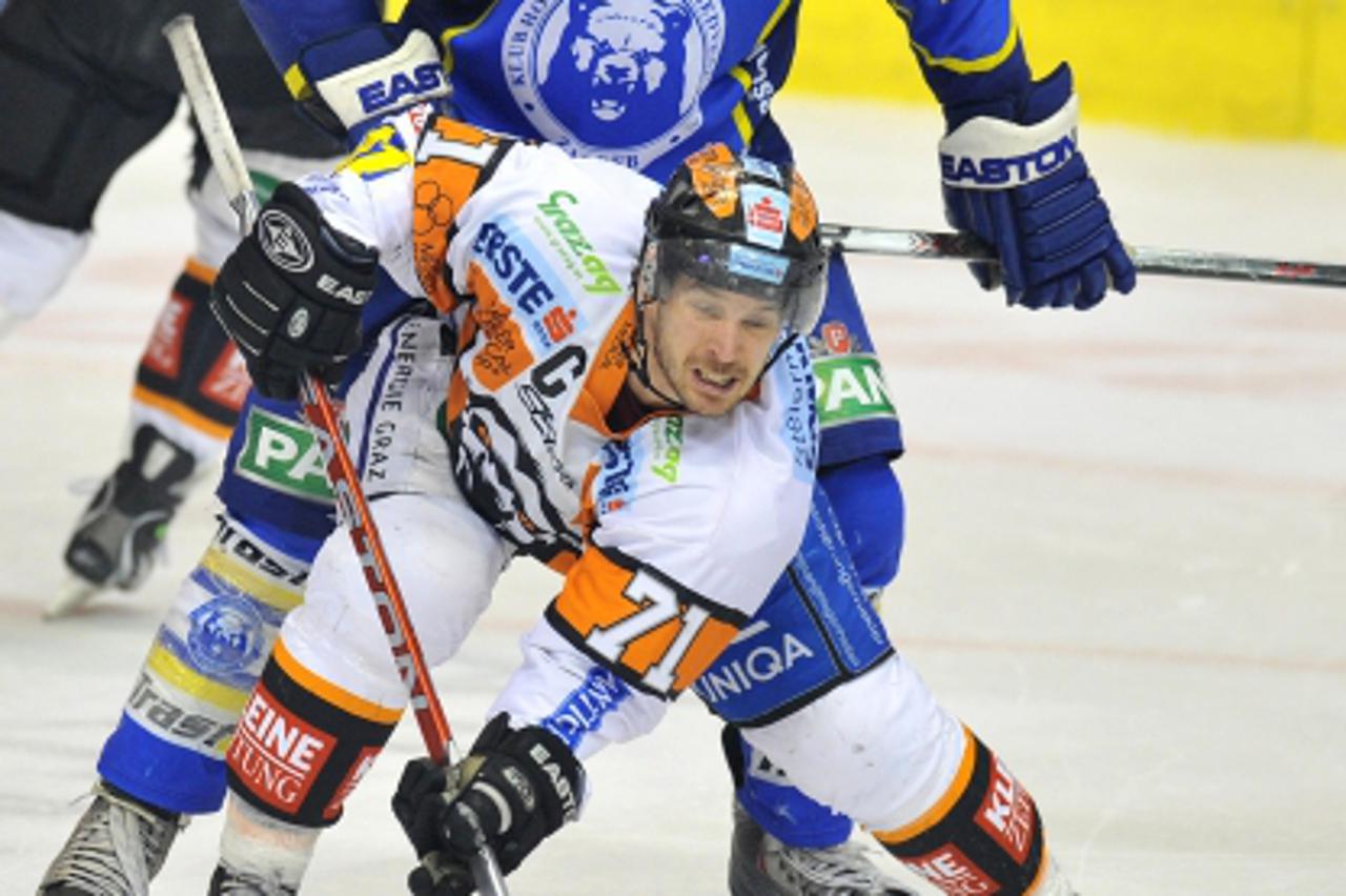 '04.03.2010., Zagreb - Hokejaska utakmica EBEL lige, Ledena dvorana Doma sportova, cetvrtfinale, 6 utakmica playoffa. KHL Medvescak Zagreb - Moser Medical Graz 99ers. Aaron Fox, Harry Lange. Photo: An