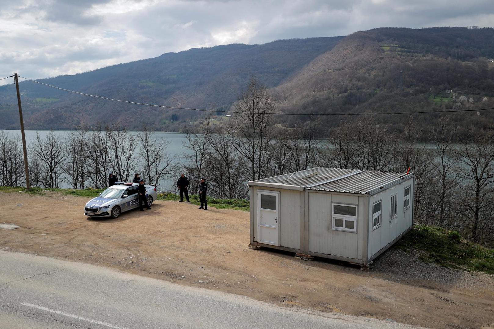 Kosovo police officers stand guard next to newly installed voting containers for the upcoming local elections in Zubin Potok, Kosovo, April 20, 2023. REUTERS/Valdrin Xhemaj  NO RESALES. NO ARCHIVES. Photo: Stringer/REUTERS