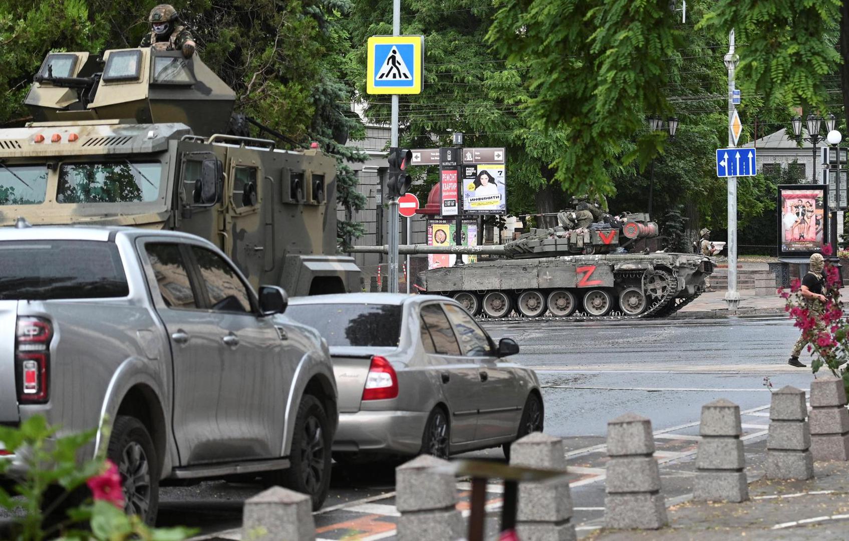 Fighters of Wagner private mercenary group are deployed in a street near the headquarters of the Southern Military District in the city of Rostov-on-Don, Russia, June 24, 2023. REUTERS/Stringer Photo: Stringer/REUTERS