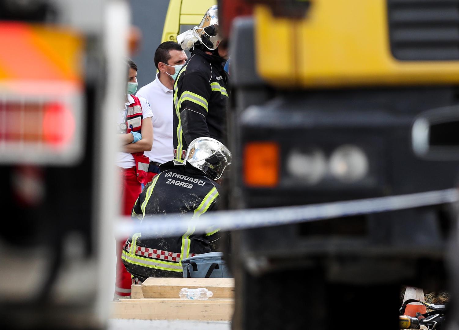 15.05.2021., Zagreb - Muskarac je preminuo nakon sto ga je u oko 13 sati zatrpala zemlja dok je kopao kanal. Na mjesto nesrece odmah su stigli vatrogasci i Hitna pomoc, ali nisu ga uspjeli spasiti. Photo: Luka Stanzl/PIXSELL