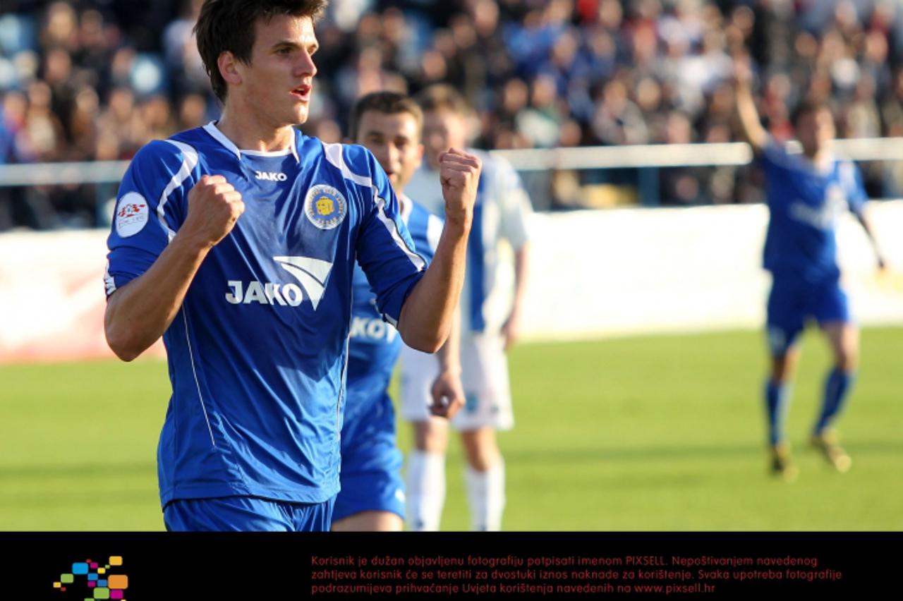 \'03.04.2010., Zadar - 1 HNL - nogometna utakmica izmedju NK Zadar i NK Osijek. Ivan Santini slavi zgoditak iz penala.  Photo: Filip Brala/PIXSELL\'