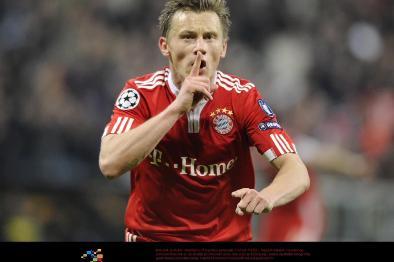 'Riesen Jubel beim FC Bayern. Ivica Olic (FC Bayern Muenchen) erzielt in der Nachspielzeit den 2:1 Siegtreffer. Muenchen, 30.03.2010, UEFA Champions League, FC Bayern Muenchen - Manchester United, Fot