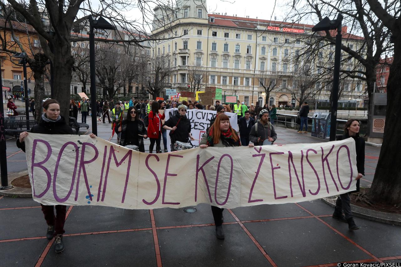 Noćni marš u Zagrebu počeo okupljanjem na Trgu žrtava fašizma