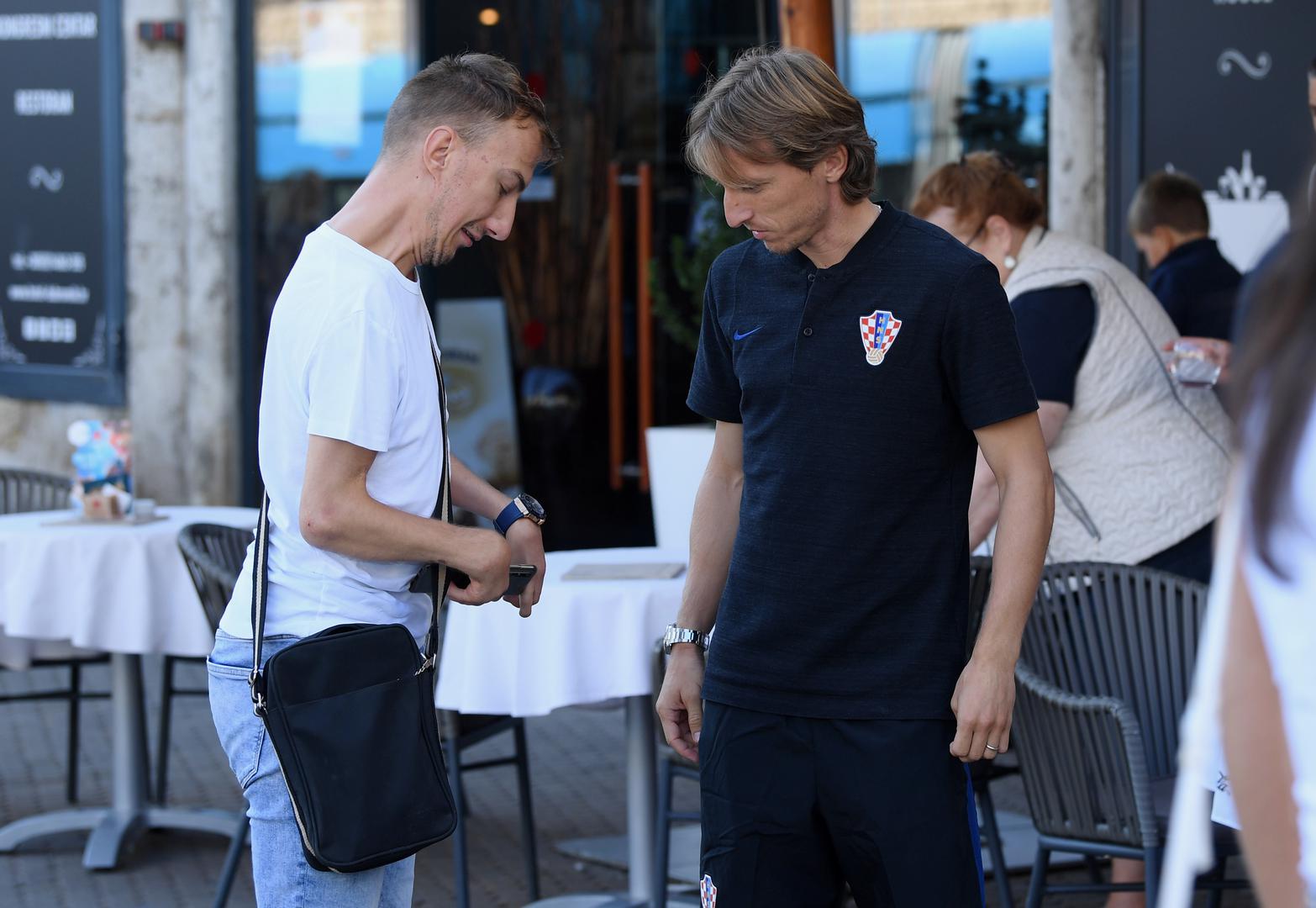 Uostalom, ne dobiva čovjek svakodnevno prigodu upoznati svoje idole, a i Modrića je sreća u životu u tom smislu pomilovala. 