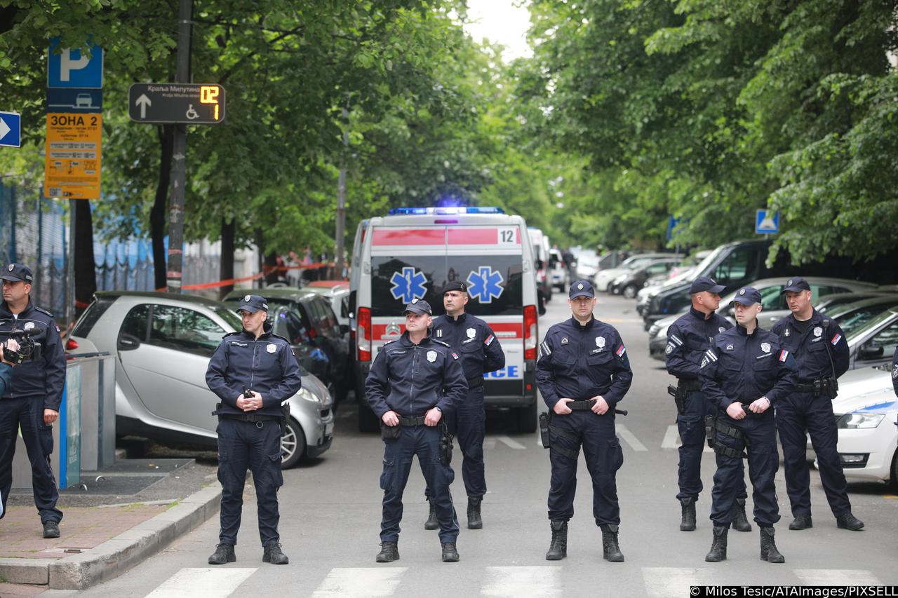 Beograd: Policija blokirala prometnice kod škole gdje je dječak ubio učenike i profesoricu