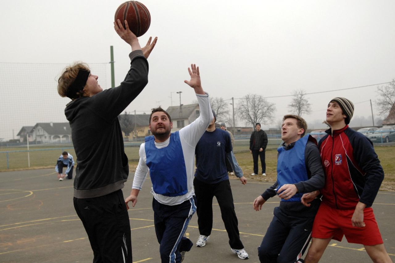 '27.02.2011., Gornji Hrascan- Mladi opcine Nedelisce turnirom u streetballu i drugim aktivnostima sakupljaju novac za od leukemije oboljelog djecaka Emerika Novaka. Photo: Vjeran Zganec-Rogulja/PIXSEL