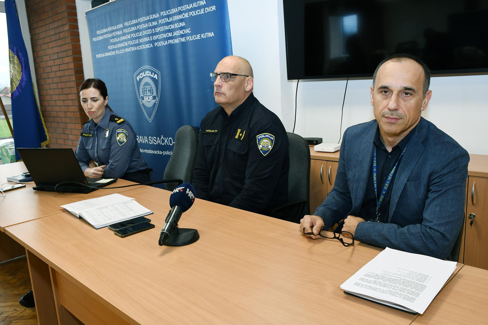 03.11.2023., Petrinja - Na izvanredoj konferenciji za medije Igor Pasanec, voditelj sluzbe kriminalisticke policije i Robert Ramuscak govorili su o akciji u kojoj su policijski sluzbenici Policijske postaje Petrinja dovrsili visemjesecno kriminalisticčko istrazivanje iz domene kriminaliteta droga kojom prilikom je pronadjena i oduzeta veca kolicina droge, kao i oprema koristena za proizvodnju.
 Photo: Nikola Cutuk/PIXSELL